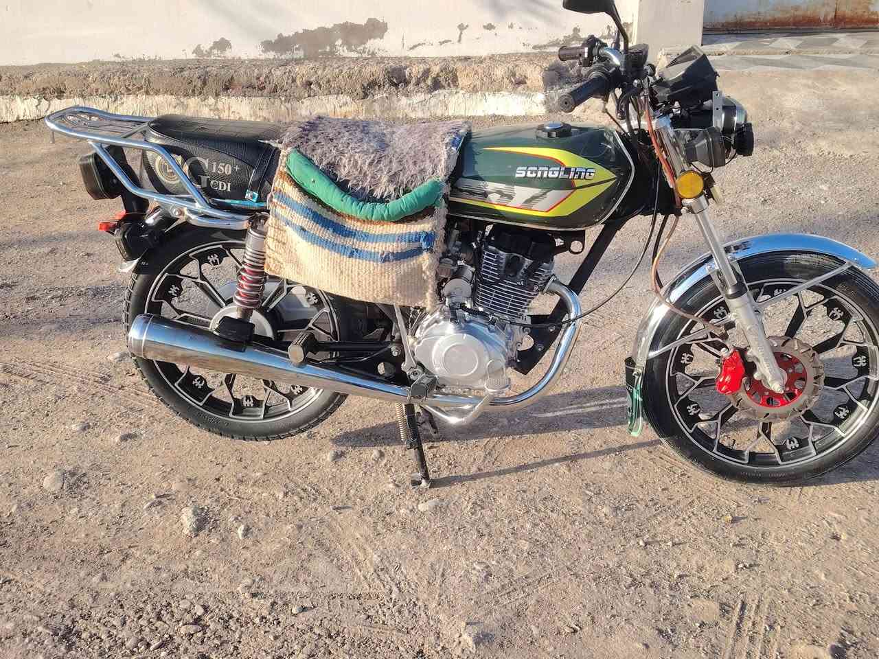 السلام عليكم
دراجه سيفان 24 كفاله
ورقة كرتونية
ما بيها اي نقص
صالنصة جعرة
للاستفسار الاتصال على الرقم
***********
