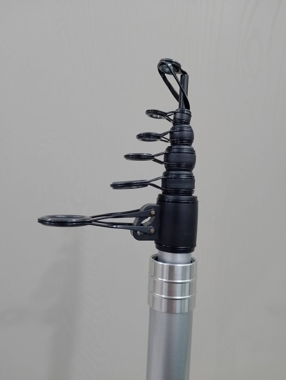 السلام عليكم
توفر مكينة صيد سامويلة مختمة اصلية حجم 12 الف وعصا شيمانو طول 360 حساس خشنن
 خاص او واتس***********
