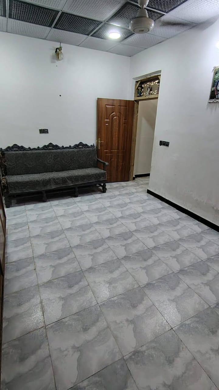 🏠بــيــت لــلــبــيــع جدا نضيف🏠
البيت بناء طابوك  جديد ومرتب ونضيف
جاهز علئ اخر حبايه خدمات وموقع كلش حلو
  👇  تفاصيل البيت 👇
  1-غرفه+غرفه طابق ثاني مبنيه عل نص
 2-صاله
3-مطبخ
4-حمام داخلي
5-حمام خارجي
—–—––––––––––******
العنوان/قرب حولي الجامعه مقابيل بيت المرور
المساحه/100متر
السند/25تحويل الك مباشر
السعر /53مع مجال قليل
للستفسار تصال علئ الرقم
***********
