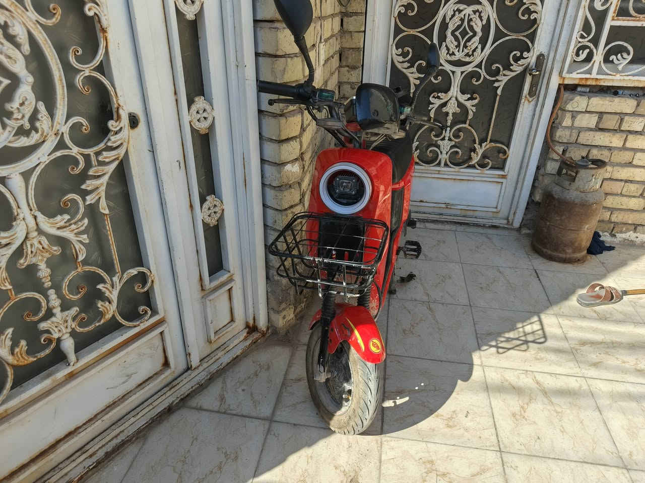 السلام عليكم دراجه شحن للبيع دراجه ار تسعه العنوان كربلاء البوبيات رقم الهاتف ***********  السعر400  بيه مجال قليل
