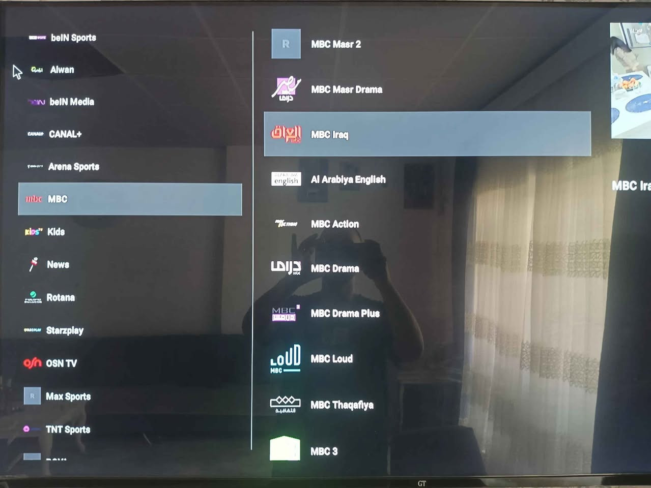 📺 السينما، الألعاب، وجميع القنوات في جهاز واحد!

​موديل HK1 RBOX H8S - أقوى جهاز Android TV Box متوفر حالياً

​هذا الجهاز ليس مجرد وسيلة لمشاهدة التلفاز، بل هو عالم من الترفيه المتكامل داخل منزلك:

​🎬 سينما منزلية: استمتع بدقة 8K Ultra HD مع تقنية HDR 10 لمشاهدة الصور بأعلى وضوح وألوان واقعية.

​⚽ الرياضة والقنوات: يحتوي على جميع القنوات الرياضية (beIN Sports) والقنوات العربية والعالمية والمحلية (كما هو موضح في الصور).

​🎞 أفلام ومسلسلات: يتضمن تطبيقات مميزة مثل Reezn و Halow TV لمشاهدة أحدث الأفلام السينمائية، سلاسل الأنمي، ومسلسلات رمضان.

​🎮 عالم الألعاب: ذاكرة عشوائية 4GB RAM تمنحك أداءً فائقاً لتشغيل الألعاب القوية مثل Minecraft و Asphalt بدون أي تقطيع.

​🌐 يعمل كموزع إنترنت (Hotspot): لا يستقبل الإنترنت فحسب، بل يمكنك استخدامه كراوتر لبث الإنترنت لهواتفك والأجهزة الأخرى (Dual Band 2.4G & 5G).

​📱 نظام Android 12: يدعم متجر Google Play لتحميل أي تطبيق تريده بكل سهولة.

​📦 المواصفات الفنية باختصار:

​الذاكرة: 4GB RAM + 32GB/64GB ROM

​المعالج: Allwinner H618 (سريع جداً ومستقر)

​الاتصال: Bluetooth 4.0 + WiFi 5G

​📥 لمشاهدة فيديو تشغيل الجهاز وللطلب، يرجى التواصل عبر:

📞 رقم الهاتف والواتساب: ***********

🚚 يوجد لدينا خدمة توصيل لجميع المحافظات السليمانية, العراق
