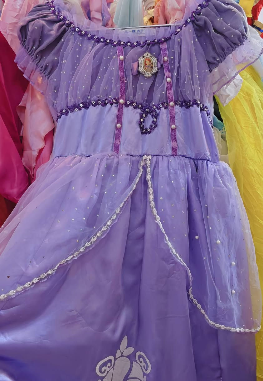 بدلة الاميرة صوفيا 💜
تلبس عمر 8/10 سنوات
السعر 8 الاف
💜💜💜💜💜💜💜


**إذا كنت صاحب هذا الإعلان وتريد حذفه لأي سبب، رجاءا أرسل رسالة إلى الدعم الفني**