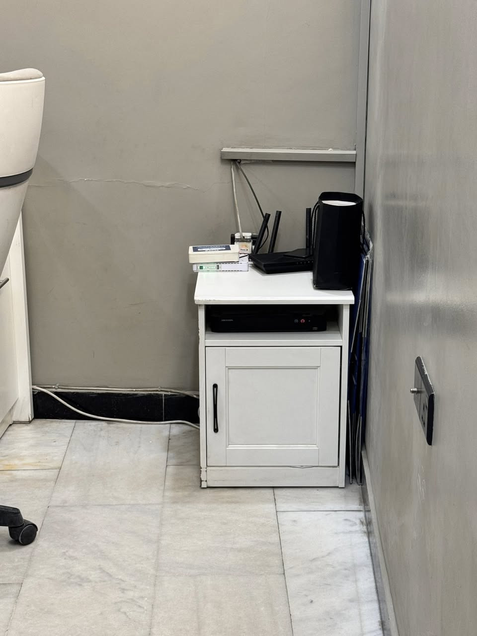 غراض عيادة للبيع ( رسبشن مع كراسي وطبلة ولوحات وزرعات )


**إذا كنت صاحب هذا الإعلان وتريد حذفه لأي سبب، رجاءا أرسل رسالة إلى الدعم الفني**