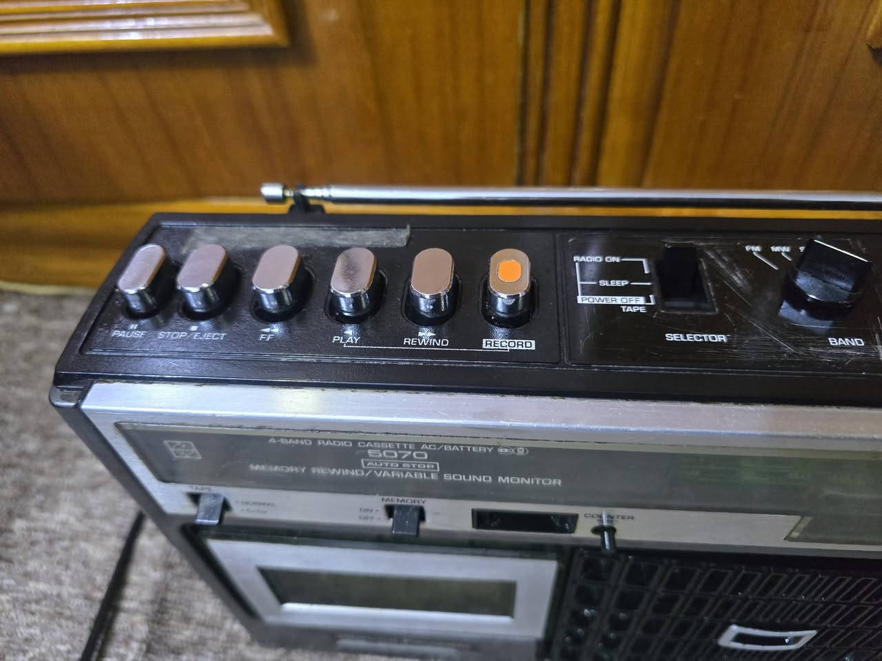 مسجل راديو. نشنل بانسونيك.  قديم. عتيك مال ايام. زمان وزن ثقيل. بي دكمه. تشكل. الي تفصل راديو عن مسجل محتاجه. تصليح  تشكل جهاز. على. ابلاد. شغال كهرباء. بطاريات. كهرباء. 220. السعر. ١٢٥


**إذا كنت صاحب هذا الإعلان وتريد حذفه لأي سبب، رجاءا أرسل رسالة إلى الدعم الفني**