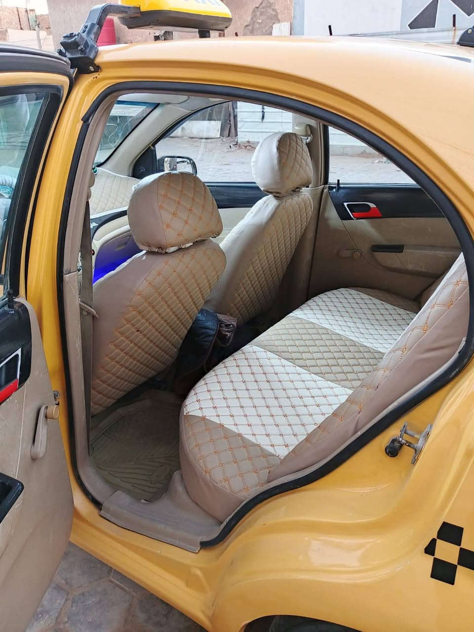 السلام عليكم افيو موديل 2010 شركة عامة مكفولة من الضربه صبغ ٣ قطع سيارة جاهزة گير مشروط مكينة جديدة هيئة مصفره سنوية ساقطة تخم تاير جديد باتري جديد السيارة متعوب عليها السعر 52 وبيها مجال مكاني النجف حي السواق ***********
