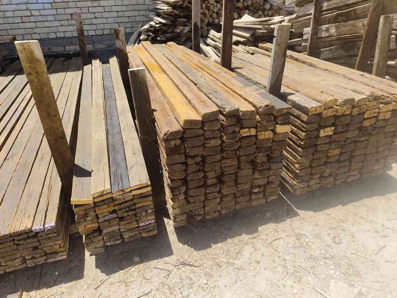 قالب خشب مستعمل للبيع العدد ٦مكعبات السعر 1500قفل بابل ***********

