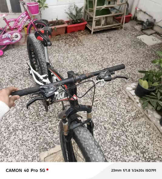 سلام عليكم شباب البايسكل البيع دبابه الضخم شباب البايسكل جديد تاخذه ربع دينار ما تصرف تايرات جدد دبليو جدد كير خلفي كير أمامي بريك خلفي بريك أمامي عكرب جديد مكاني البلديات رقم الهاتف *********** بي مجال الطيبين و الشراي
