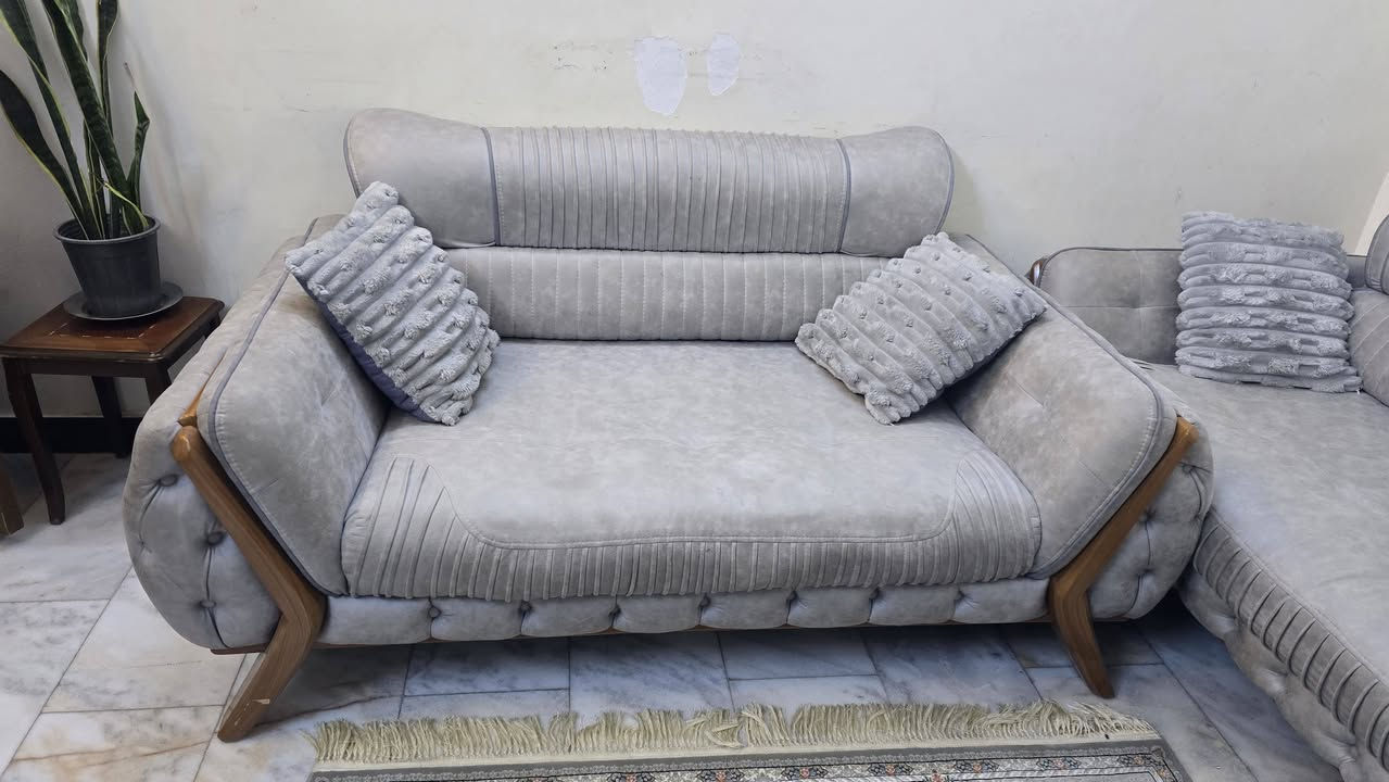 للبيع اخو الجديد التخم ب650 الميز ب250 للاستفسار ***********
