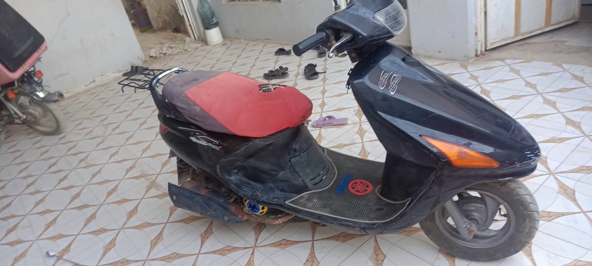 دافراشة مكينة مفتوحة ناعمة وشلعة كلش حلوه كهربائيات كلها شغالة سلف لايت اشاير هورن عداد السرعه 
سعرها 350 مكاني أبو صخير 
***********
