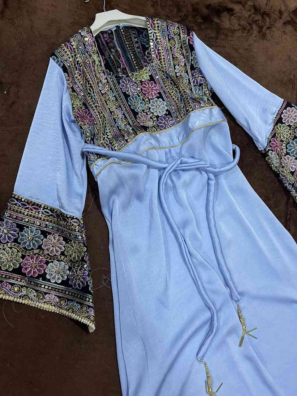 مرحبا بنوتات عندي هاي الدشداشه خيطوها جديد بس طلعت صغيره عليا واريد ابيعها والله كلفتني 40 وابيعا ب 30 ومانتواقف ان شاءالله


**إذا كنت صاحب هذا الإعلان وتريد حذفه لأي سبب، رجاءا أرسل رسالة إلى الدعم الفني**