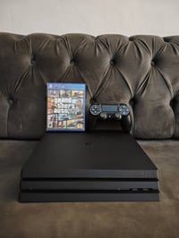 بلي 4 برو / ps4 pro مستخدم شهر مع الجويستك الاصلية مع قرصين gta 5 و ري...