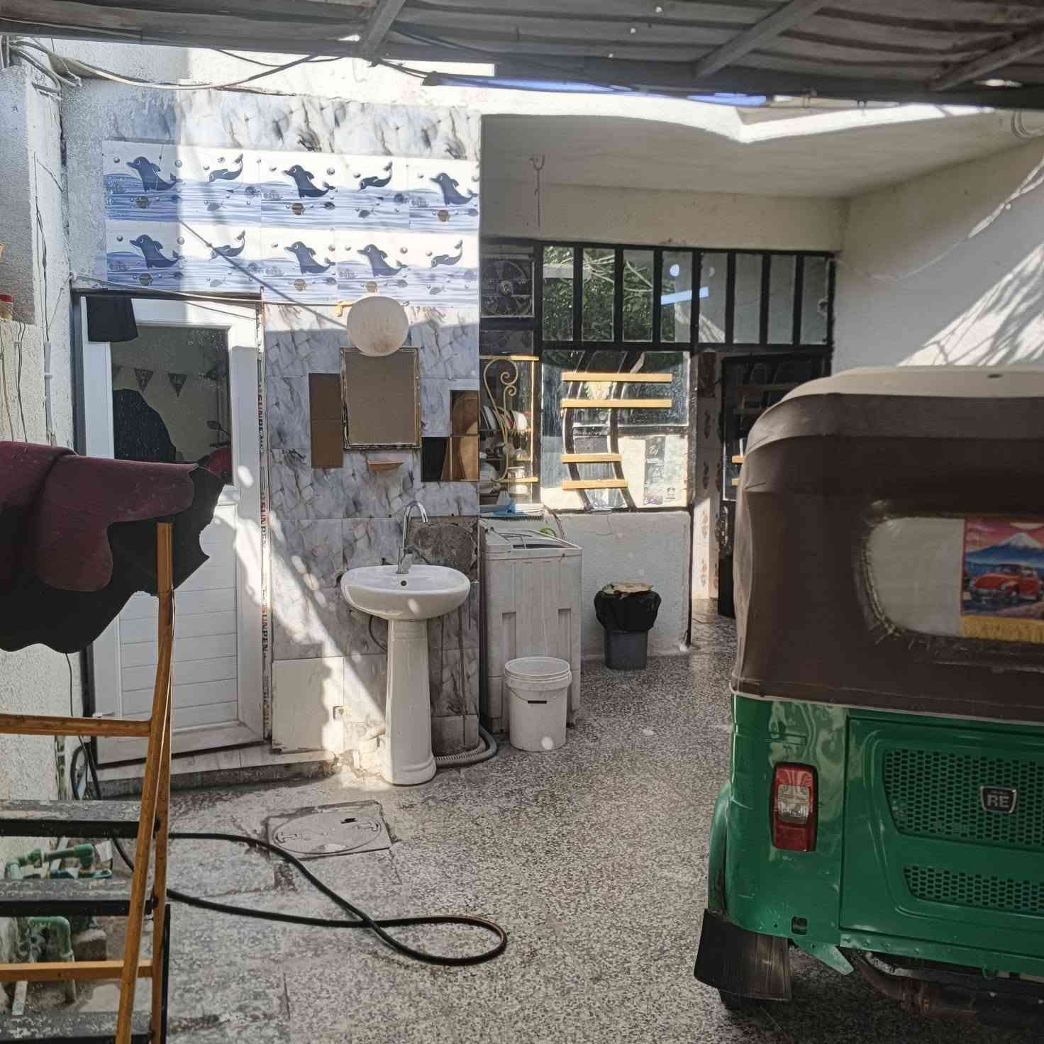 بيت طابو زراعي سند 25 بستان علاي مساحه 250 طابق ارضي ستقبال ومطبخ وصاله 2غرف نوم وصحيات وطابق الثاني 3 غرف نوم وصحيات رقم الهاتف *********** يطل على منطقتين سعر خاص
