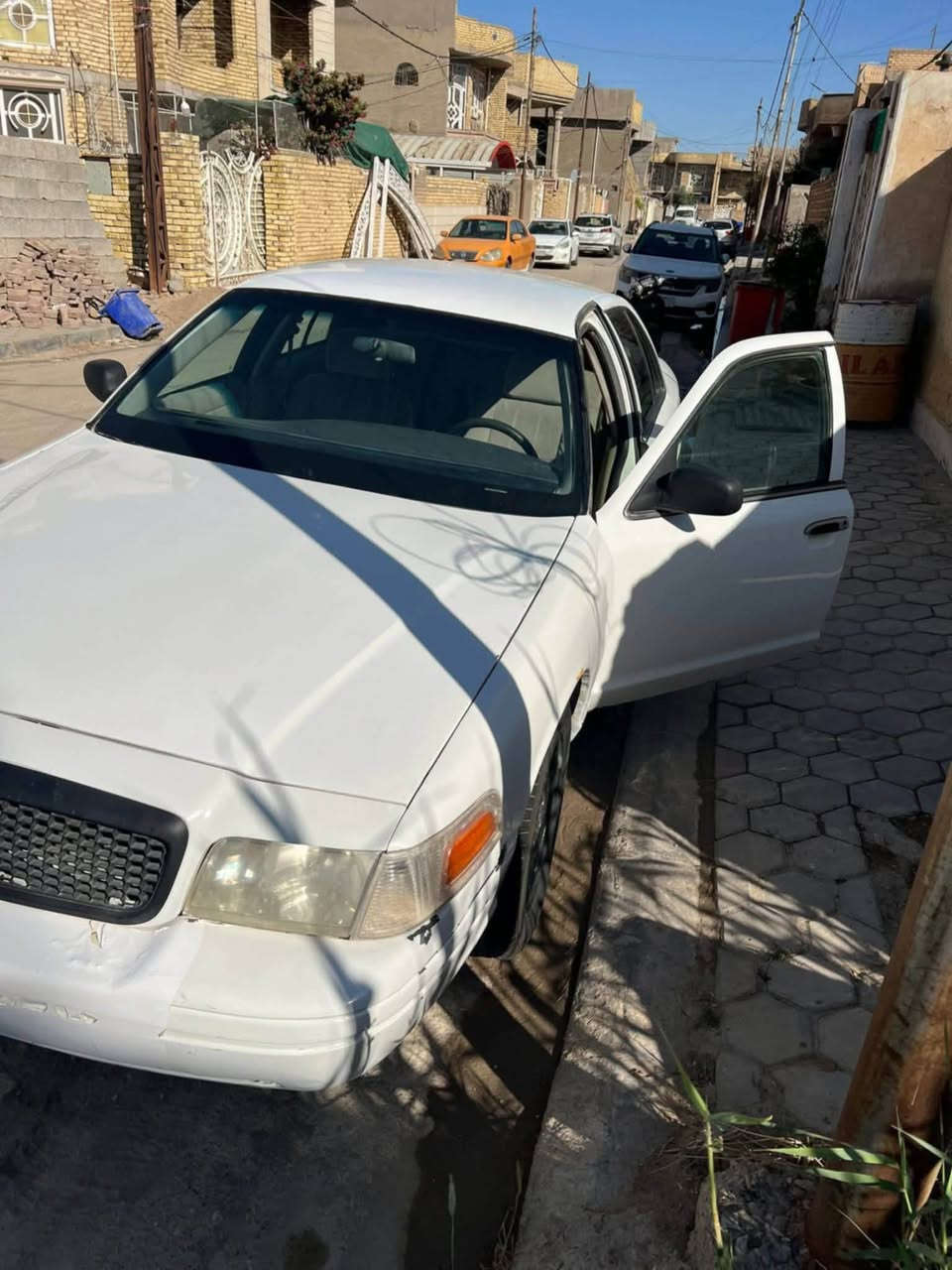سيارة للبيع فورد كراون فكتوريا موديل 2007 مزاد وزارة الداخلية السعر 35وبيها مجال 
***********واتساب
