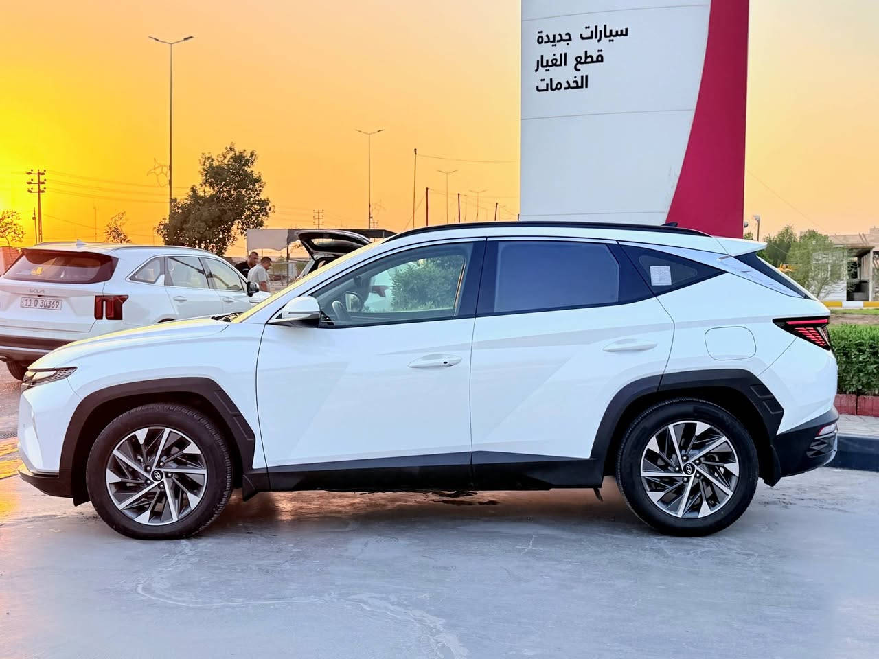 السلام عليكم 
توسان 2021  خليجي شكل 24
يتوفر بيع أو مراوس 
✅️مرقم بغداد✅️

المواصفات :-
🔴تشغيل ذكي ( بصمة ) + تشغيل عن بعد 
🔴ماشية 170 الف
🔴شاشة Carplay  
🔴كامرة خلفية دوارة 
🔴تبريد قطعتين 
🔴كراسي كهرباء  
🔴بردات خلفية
🔴فول تحكم ستيرين 
🔴 دشبول ايباد 
🔴حساس امامي و خلفي 
🔴نظام تشغيل واطفاء الحساسات
🔴نظام تشغيل الكاميرا الخلفية 
🔴 شاحن وايرليس 
🔴 نظام مساعد نزول المنحدرات
🔴اوتو هولد 
🔴هاند بريك كهرباء
🔴 4 وضعيات قيادة 
🔴مانع انزلاق 
🔴ويل كروم
🔴سياره كامله للخير دوشمه كامله تخم بردات جديده كلش

🔴محرك كير حداديه تبريد كله كفاله شرط الفحص 
🔴سيارة كفاله عامة بيه بس بارد باحفه البنيد والباب الخلفي سونار موجود بالمنشور 
🔴مكان السيارة الديوانية عفك

🔴سجاد زمان *********** أتصال أو واتساب
