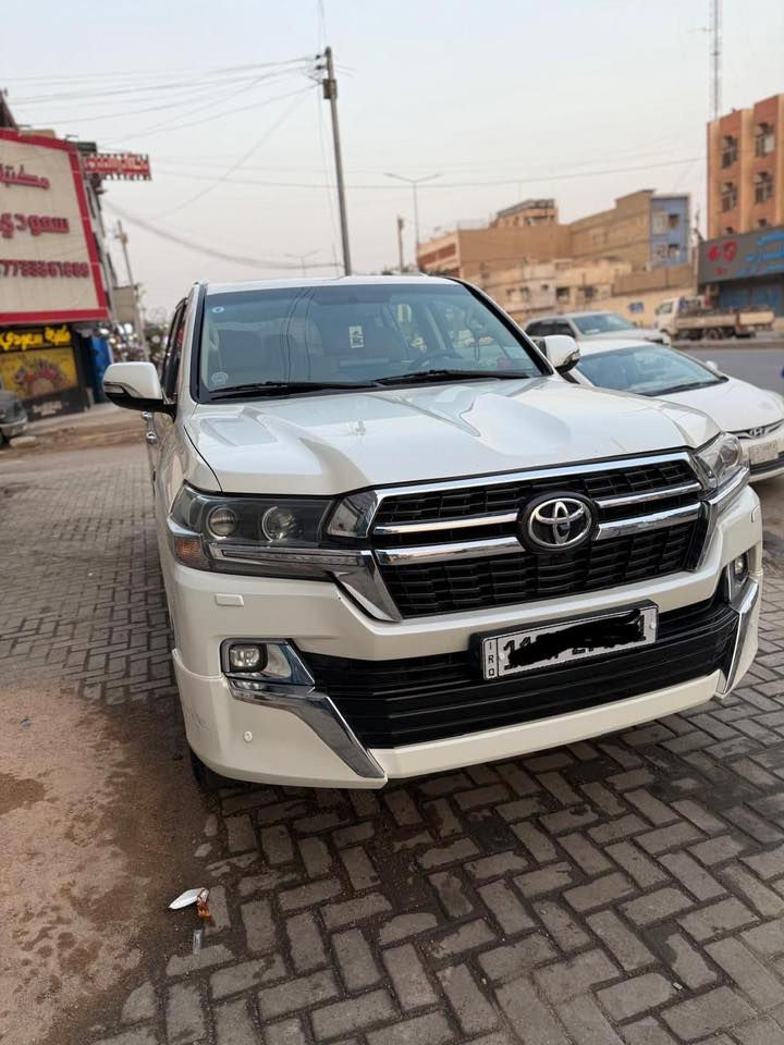 السلام عليكم 
لاندكروز 2016 بريم اصل 
ماشية 61  الف 
مواصفات البريم
كراسي كهرباء 
فتحة سقف 
شاشة 
DVD 
لايت LED 
بك لايت LED 
دبل ماوس 
تحكمات ستيرن 
حساسات امامي خلفي 
مري شفط + قلاب
ثلاجة وسطية 
كشنات وداخل بيجي أصل 
6 سلندر
السيارة مكفولة من الصبغ عدا طكت طوبة عدنة وهتكت على الهوك المشدود على الشاصي  البظهر تاير السايق وعندي صور الة جاملغ صار بي بارد اصبع واضح
السعر 43 الف وبيها مجال نشأللة 
 مكاني بغداد المشتل رقم الهاتف  ***********
