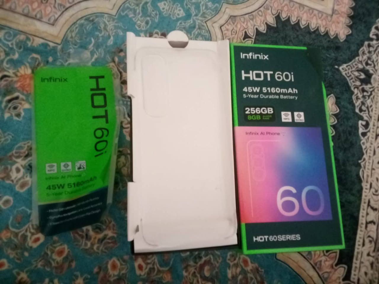 سلام عليكم شلونكم خوان. مبايل هوت i60برو
المبايل نضافته 95
مراوس بمبايل ايفون شعندك نزل
ملحقاته كامله ما عده الشاحنه 
(العنوان كربلاء حي العامل) وره مجمع البغدادي
هاذه رقمي 👈🏼 ***********
