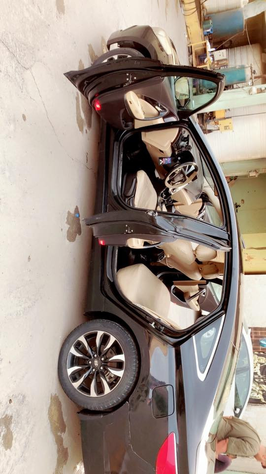 ازيرا 2012 للبيع خليجي 6سلندر نص فول بيها باب السايق مبدل وبيها شبر بالبنيد قطره صبغ مابيهه اثر خدوش بس  الي يحب تفاصيل اكثر يتصل وبي خير ويدلل للشراي فقط ***********
