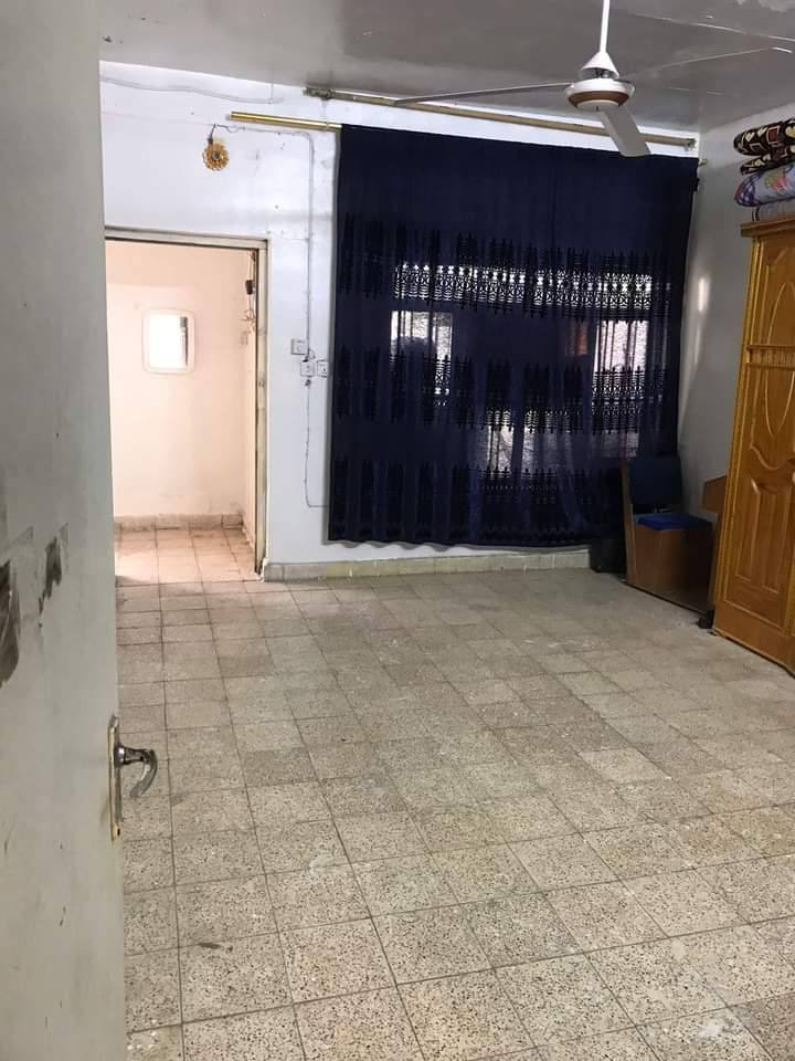 السلام عليكم بيت للبيع طابو ملك صرف،
منطقة الوليد  تبليط ومجاري..
واجهة 12ونص مساحة 355 
كراج وحدبقة كبار وصحيات داخلية وخارجية،
مطبخ  كبير ومطبخ صغير وحولي وترك واستقبال وغرفتين نوم ارضي وغرفتين نوم طابق ثاني وبيتونة وسطح.
للاتصال ***********
يرهم نصف للبيع ايضا
سعر 400
