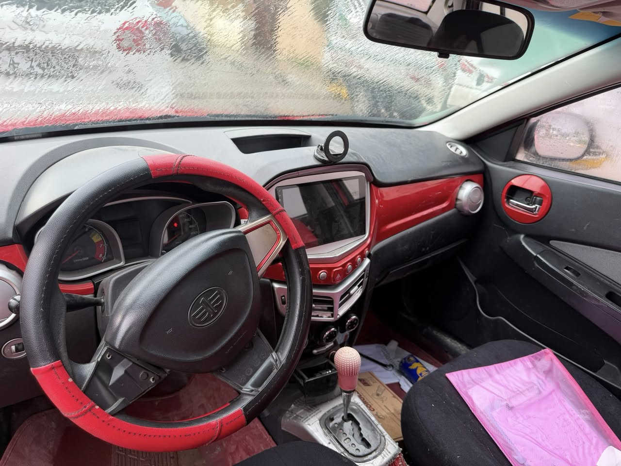 سياره فاو اولي موديل 2013
سياره بيها قطعتين جامرلغ سكن 
وباب سكن خلفي نص قطعه 
سنويه وهزه جديد لغاية 2030 
سيارة تحتوي على بطاقة بنزين 
سنوية بسمي تحويل مباشر
محرك وكير شرط بلادي 
مكاني السيارة كركوك 
سعره 63 ورقة 
***********
