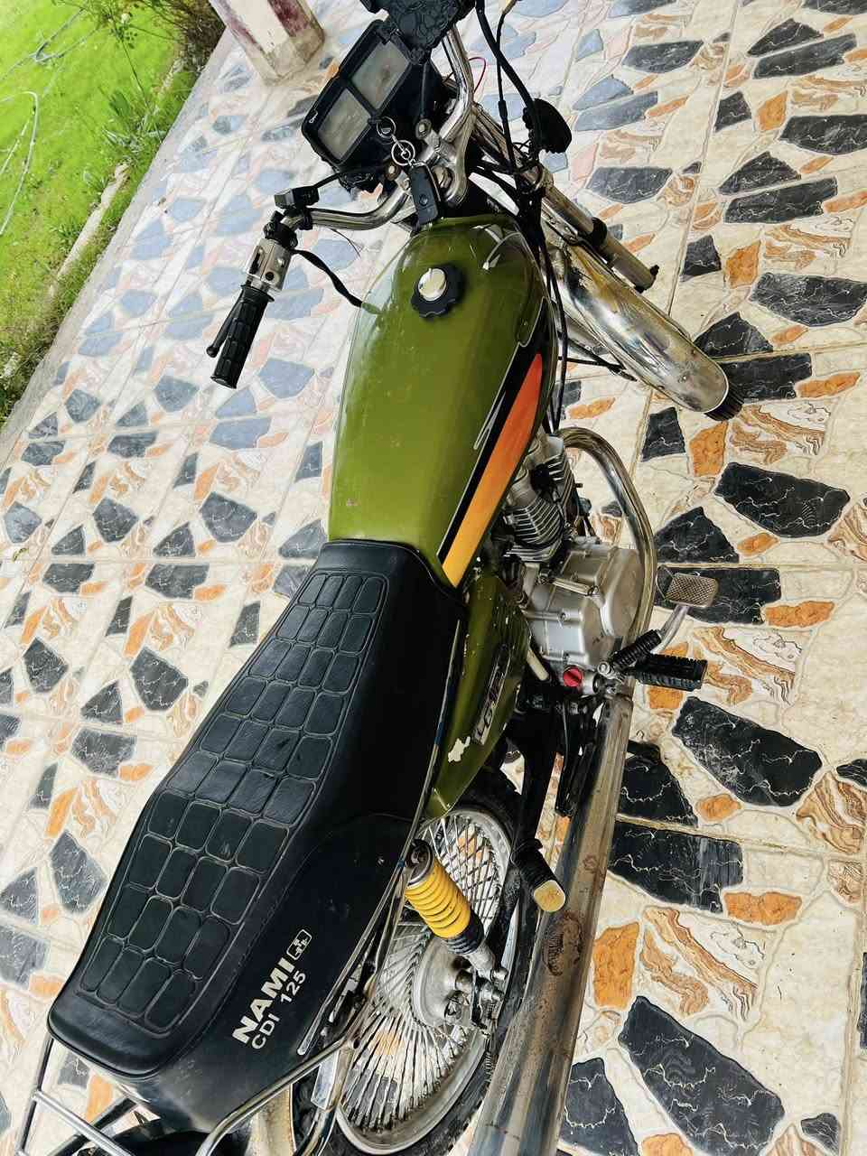 السلام عليكم ماطور للبيع النوعً نامه  موديل. 21   محرك  25 جديد  تانكي جديد  لايت شغال  تايرات جدد الماطور جاهز ماعايزه. شي  السعر 350    المكان العلم. رقم الهاتف ***********  🏍️🔥
