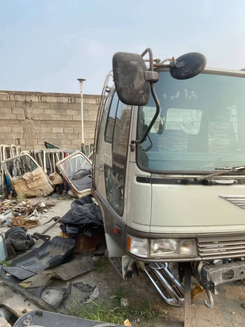 طيرة ابيض الون بحالة الوكالة زيرو داخل خارج سعر 8 ورقات قفل توصيل لجميع المحافظات  واتساب فقط ***********
