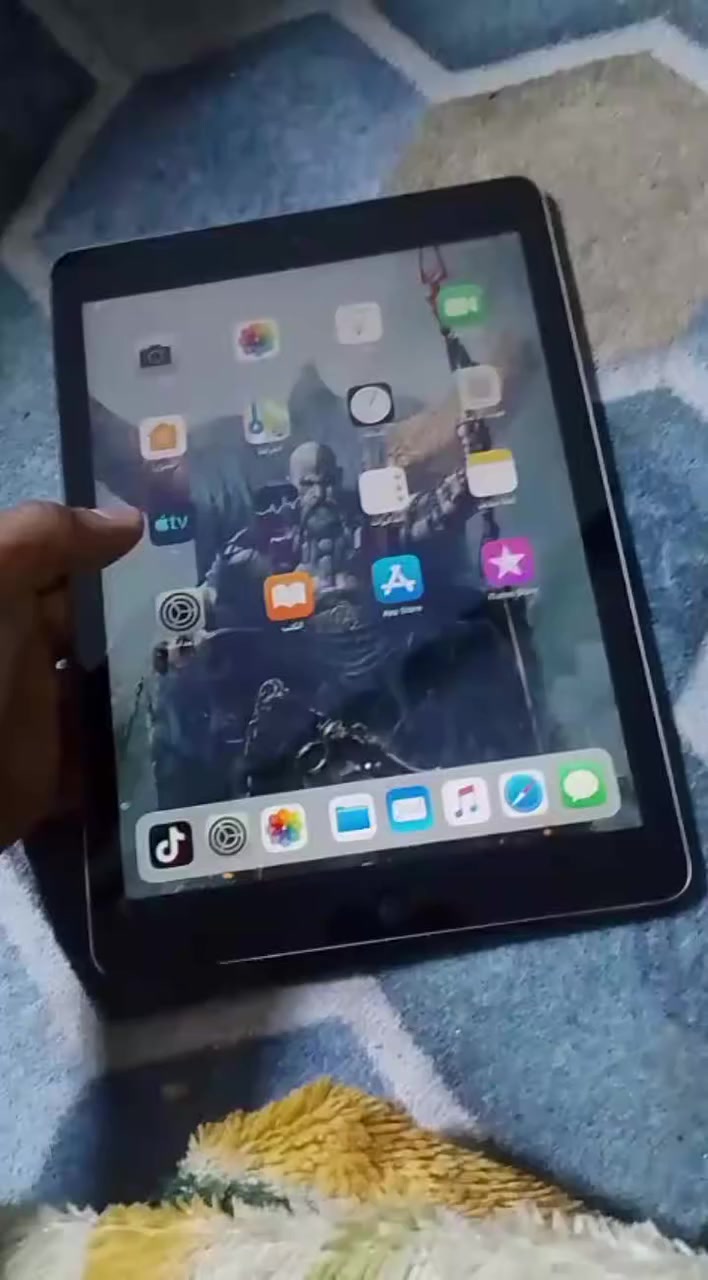 السلام عليكم ايباد للبيع
السعر 175 وبيه مجال للطيبين
رقم التليفون الاستفسار 
***********
