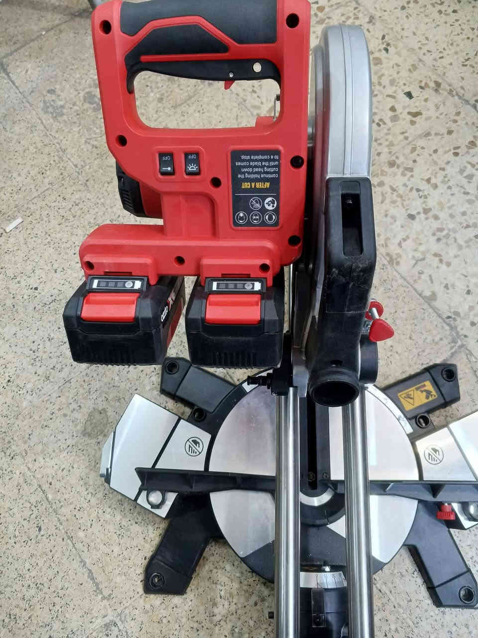 السلام عليكم 🙋🙋 
كتر سلايت شحن ماركه اوزتوا 
دبل بطاريه نضافه 99 بالمئه 
حجم القرص 8 انج 
دبل بطاريه 18 فولت حجم 4 امبير 
طول السلايت  37 سم 
يقطع لحد سمك  7 سم 
يحتوي على لايت + ليزر 
السعرررر (  ٢٩٠ ) ألف مع التوصيل
الحجز على الخاص او الاتصال على الرقم 
***********
