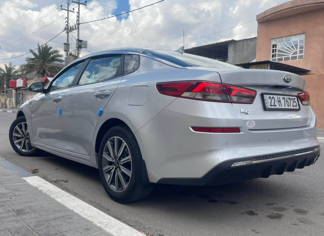 كيا كوري موديل 2021 رقم إربيل سيارة كفاله عامه ضربه وصبغ و تبديل وبارد ما عدا رش ثقوب القماره. 
موصفات 
مكينه 2000 بانزين فقط
لدات امامي وخلفي 
كشن كهربائي وتبريد وتدفئه 
شاشه وكاميرا 
كروس قفل سرعه 
رادارات إمامي وتحديد مسار
ويل خليجي بلاد 
سايد بريك كهربائي 
ماشيه 60 كم
سعر 182 $ 
مكان السيارة 
البصره / القبله 
*********** البصرة, العراق
