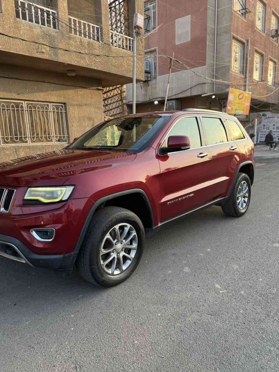 سلام عليكم جيب لمتدد موديل 14 خليجي رقم بغداد  السياره بسمي تحويل اب اي مكان احولك  مكفوله كفاله عامه 
فتحه سقف بصمه تشغيل لايتات LED تبريد ثلج امامي وخلفي محرك 6 3600 بصمه الابواب ثنينهن بيه بصمتين السرعه عداد او دجيتال تحكمات استيرن وشفتات المقاعد الاماميه كهربائيه كير طياره  حساسات خلفيه مانع تزحلق السياره  مكانه بغداد رقمي  ***********السعر 212موجود السونر ماله
