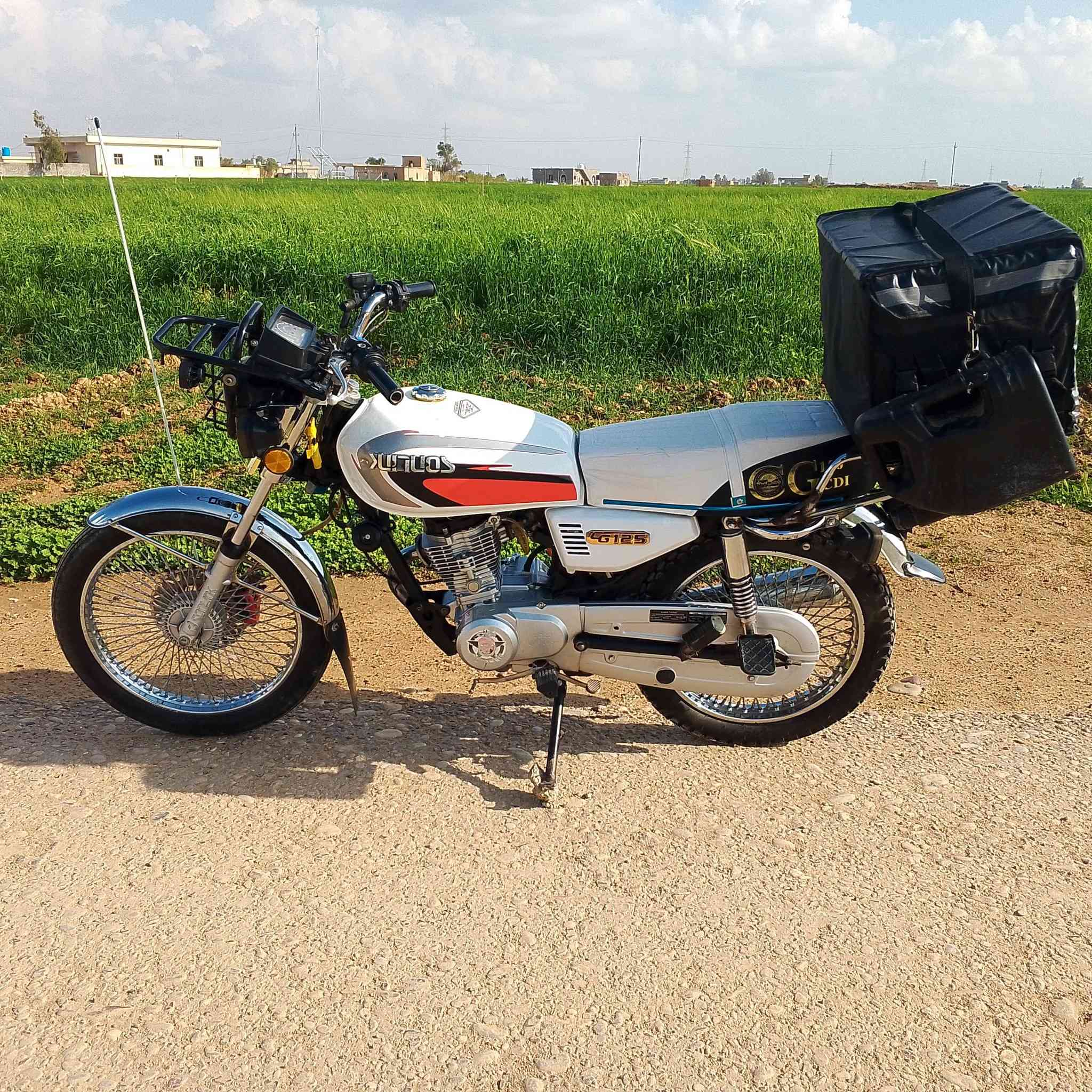 السلام عليكم دراجه للبيع تايكر 23
محرك مفتوح على يدي شوف العين يبري ذمه 
سعر 475وبيه مجال 
***********
مكاني فلكت الفرسان
