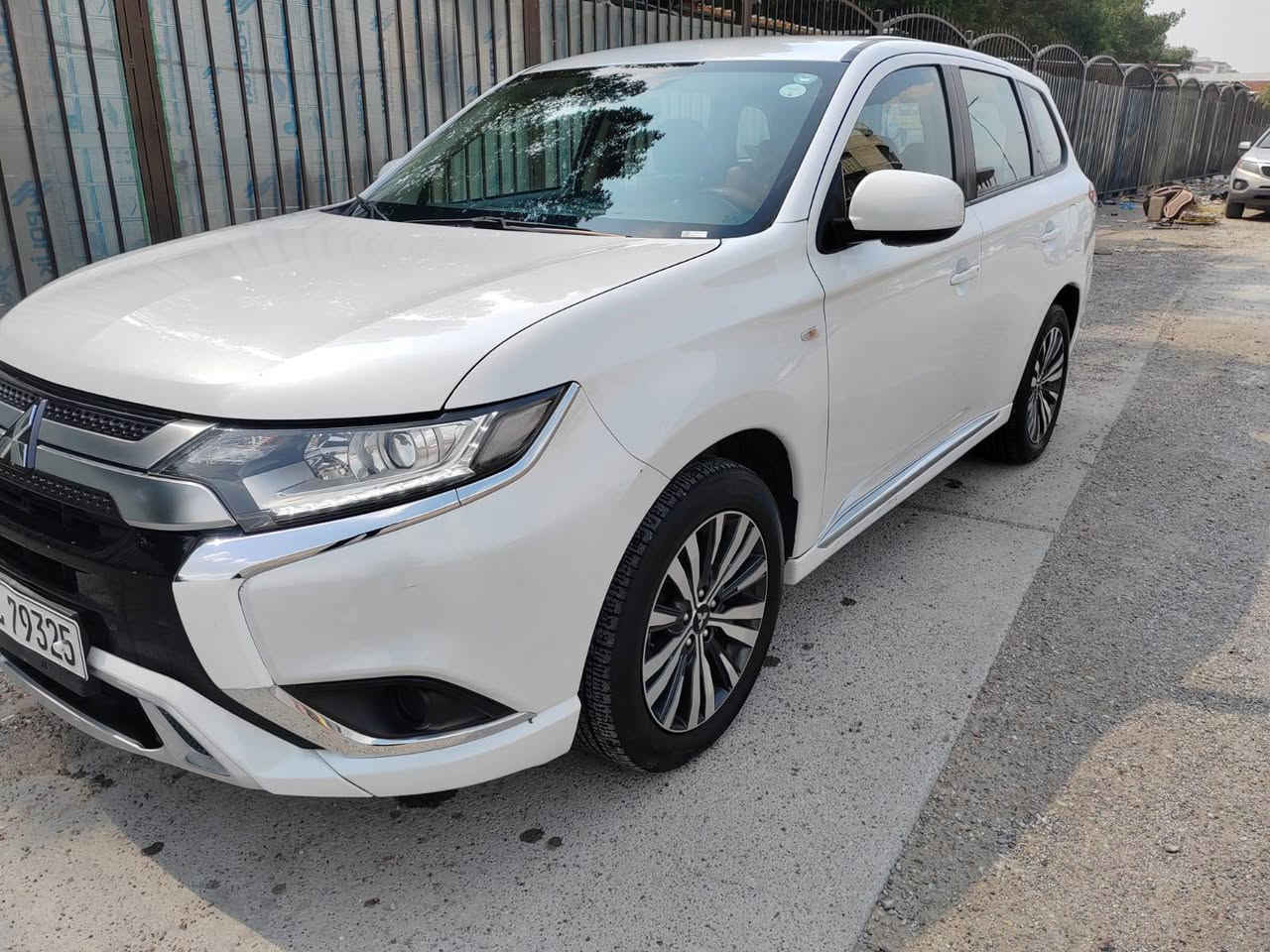 للبيع  ميتسوبيشي أوتلاندر سبورت 2022
‎ زيرو  استلام من سنة ٢٠٢٣
‎للعلم يابني الأصل اول وجبة و ليس تجميع صيني
‎محرك الكبير ٢٥٠٠ و ليس ٢٠٠٠
‎٥ راكب 💢  
‎على ايدي استخدام بيت 
‎خليجي زيرو 
‎حاليا ماشية 53 الف 
‎مكفول من صبغ و بارد 
‎كفول و حجر البيئة موجود  
‎اليكم التفاصيل/
‎صناعة يابانية بل كامل
‎⭐️محرك 2500 4سلندر
‎⭐️شاشة تحكمات 
‎⭐️كامرة خلفية 
‎⭐️ويل 18 فراشة اورثلون 
‎⭐️الاقتصادي لصرف بنزين
‎ ⭐️شباك نيكل 
‎⭐️تحكم ستيرن جهتين د
‎5 راكب 
‎نظام الايكو الاقتصادي
‎جنح خلفي 
‎التحكم بالمراية الجانبية كهربائي
‎6 سماعات 
‎يدات نيكل
‎
‎مكان السيارة بغداد 
‎شارع فلسطين 
‎او حي العدل 
‎تم تنزيل السعر الى 16800 دولار 
‎مجالها قليل حك جيتك 
‎ 
‎رقم للتواصل واتساب 
‎***********
