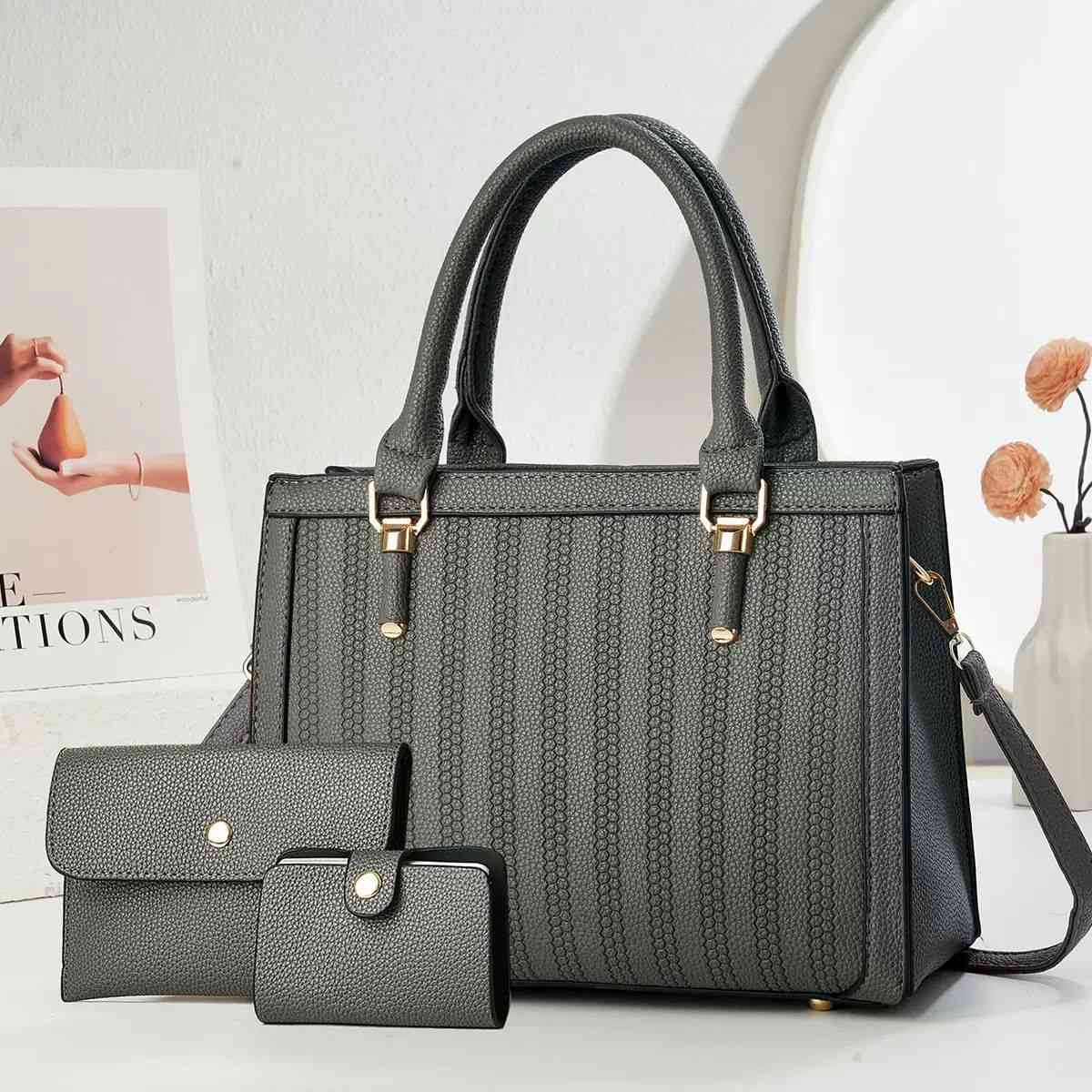 حقيبة جلد سوبر كواليتي عالي ✨️
حقيبة جلد (حجم كبير) بنقشة مميزة وتفاصيل ذهبية راقية، تأتي مع محفظة صغيرة مطابقة.
​الملحقات: حزام كتف طويل + محفظة.
​للطلب والاستفسار: مراسلتنا عبر الخاص 📥
أو واتساب: [ ***********] 📞
​توجد خدمة توصيل لجميع المحافظات 🚚
العنوان // كربلاء شارع النهر قريبا 
#viralvideo #لايكات #محمود_الجبلي #كربلاء #كربلاء_مدينة_العشق_والعاشقين
