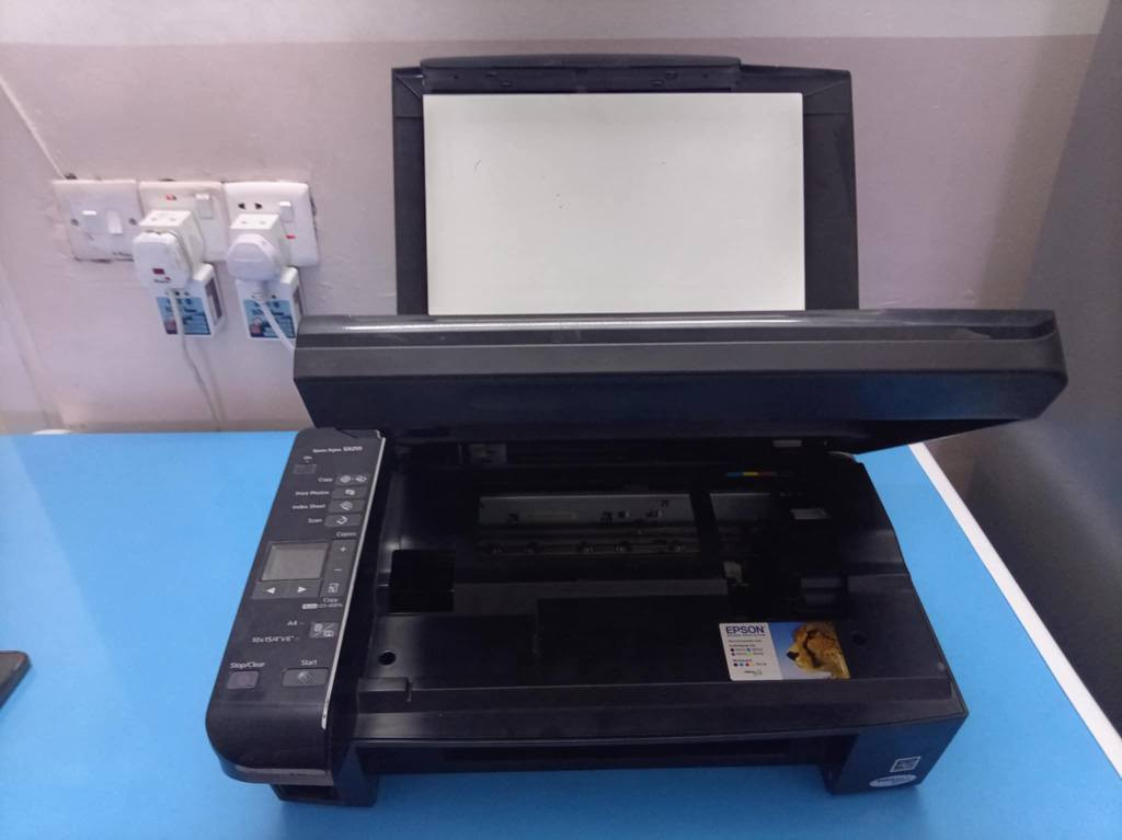 طابعه للبيع ايبسون يعوزها تنضيف نوزلات اوحبر الشاري يتصل على الرقم اومراسلت الصفحه السعر 50الف *********** موصل, نينوى
