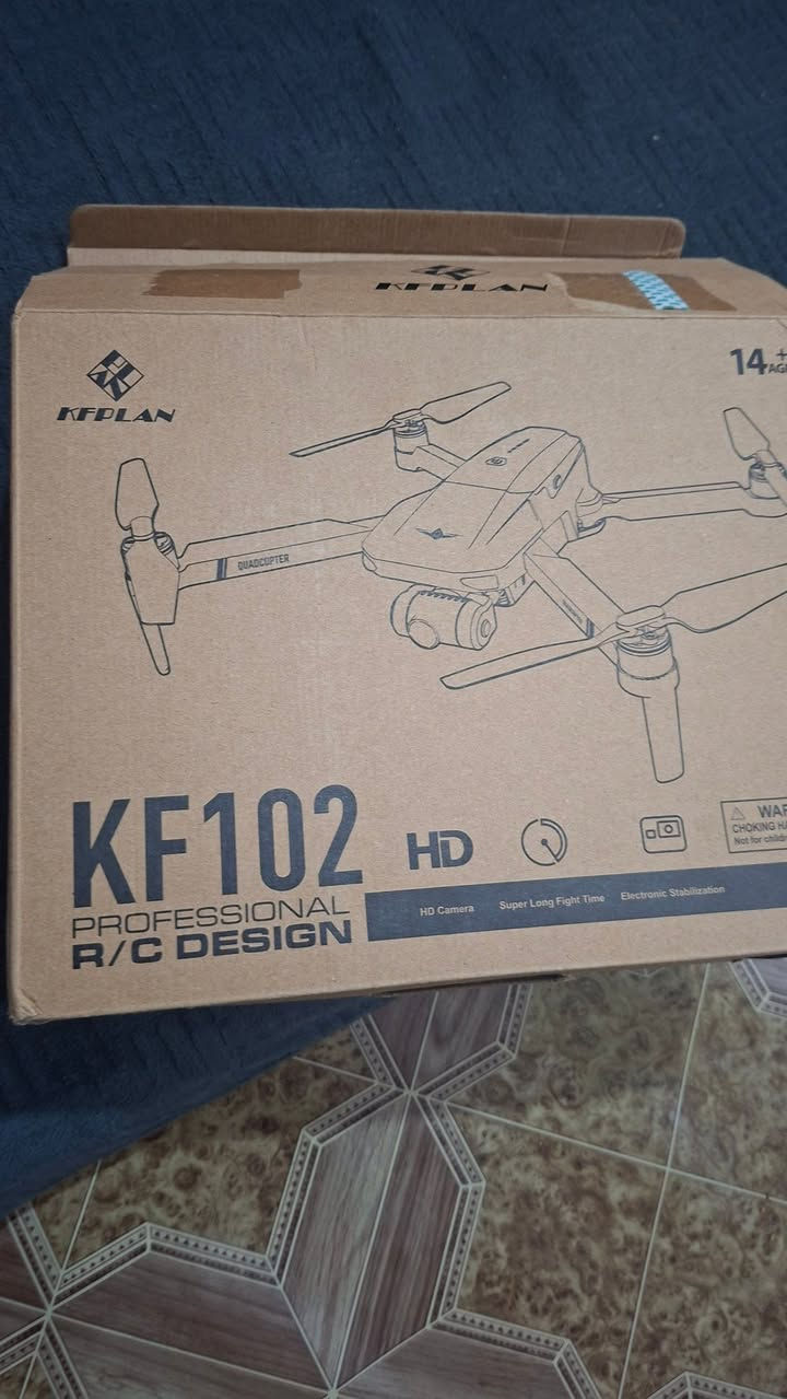 السلام عليكم 
درون kf102 كامره كمبل تصوير 4k
متوفر توصيل 
سعر ١٧٥ مستعجل عليها 
رقمي 
***********
