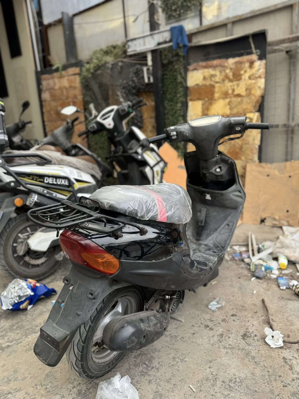 سلام عليكم دراجه بيجي 60 اخت جديده مكينه ناعمه كهربائيات شغاله كلها نقصها بس دكمه مال سلف وكلوب امامي فقط سعرها 275. بيها مجال قليل مكان بغداد اليرموك ***********
