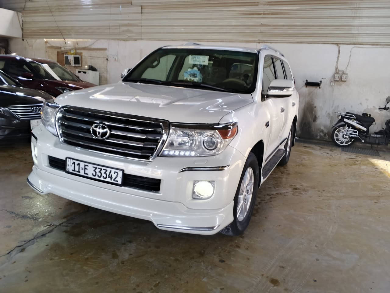 اسلام عليكم لاندكروزر موديل 9 محدثه 14فقط دعامتين مكفوله من الصبغ والضربه سياره جديده معنى كلمه كير أو مكينه جدد ما مفتوحه فتحه بالسقف صدر خلفي امامي مكفولات منضومه زنون سياره 95بيها مجال بسيط مكانها واسط الصويرة رقمها بغداد بسمي بيع او مراوس ***********
