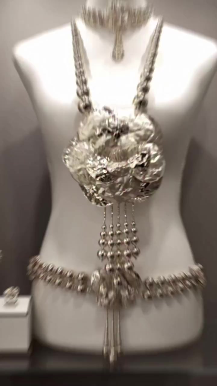 من مجوهرات اوبرا هاوس نرفع إليكم أسمى آيات التهاني والتبريكات بمناسبة حلول شهر رمضان المبارك نسأل الله أن يجعل أيامكم مشرقة كبريق الألماس ولياليكم غالية بجمال الروح والسكينة🌙💫


**إذا كنت صاحب هذا الإعلان وتريد حذفه لأي سبب، رجاءا أرسل رسالة إلى الدعم الفني**