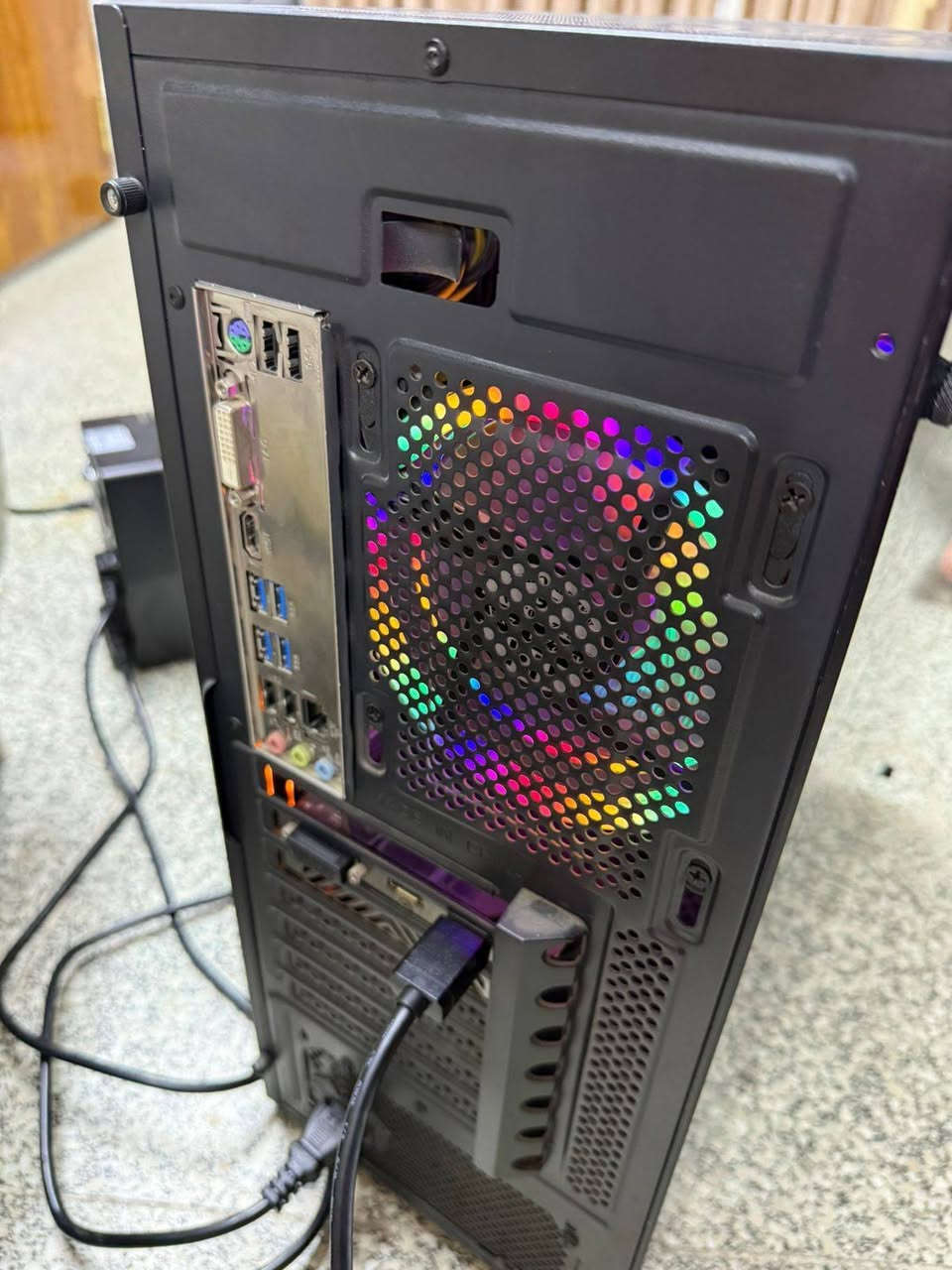 للبيع Setup Gaming كامل ونظيف
🖥️ مواصفات الكيسة:

- Ryzen 7 3700X 8-Core
- GTX 1650 SUPER 4GB
- RAM 16GB DDR4
- SSD 128GB
- HDD 1TB
- Motherboard B450M DS3H

🖥️ الشاشة:

- Acer KG271
- 27 Inch
- 2K Resolution
- IPS Panel
- 165Hz

***********
سعر 625
