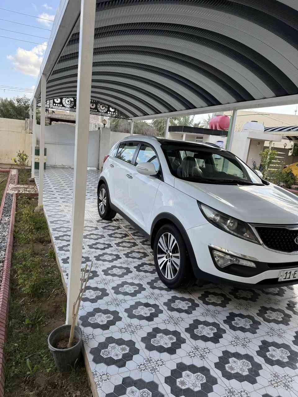 كيا سبورتج خليجي 2015((كفالة))
فول موصفات(( 4بصمات+بنروما+كشن كهرباء +اشاير بالمري +لد امامي+كامرا وحساس))
حجم المكينة 2000 ميكانيك كله مكفول 
رقم بغداد سنوية وهزة ورقام جديد 
((لاشخوط ولابارد))
***********/بعقوبة
