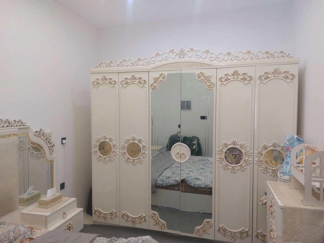 تاخمی شوری نوستن بۆفرۆشتن پێک هاتوە لەهەشت پارجە زۆر جوان پاک ماوەتەوە بێ ئەوەی هیج شوختێکی هەبێت ژمارە تەلەفۆن ***********

