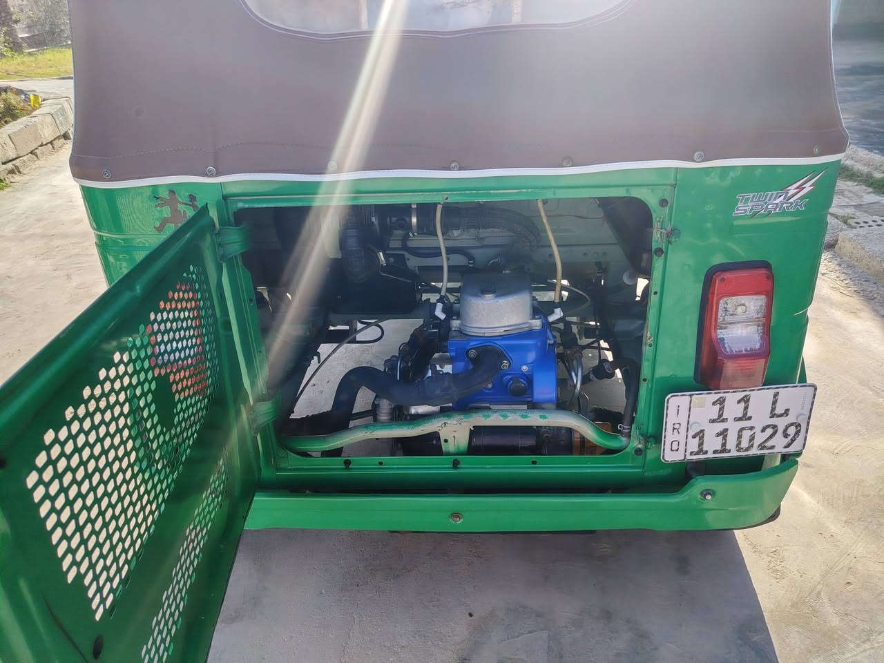 تكتك اثنين وعشرين مكان بغداد تقاطع  نهروان للبيع***********
