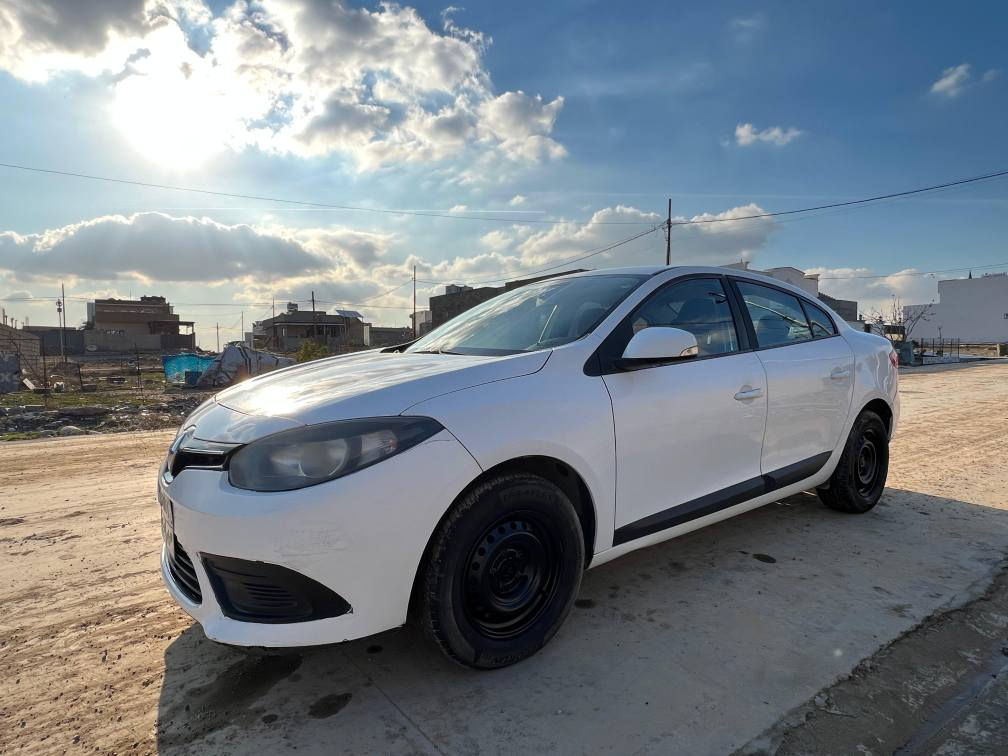 سيارة رينو  فلاونس للبيع موديل 2016 

السرعة شاشة ديجيتال ✨ 
جامات كهربائي 💥 
مسجل بلوتوث 
كير cvt 
محرك 1600
4 سلندر 
8 نوزل 
دفتر بانزين بيها 🟢
لون ابيض رقم اربيل ✨
تايرات جديد +باتري جديد 
نوزلات وبلكات جديد 
سيارة بأسمي شرط التحويل
 بيها  جامرلغ سكن تعديل بارد + قبق بنزين بخ 

السعر / 90 ✨$ 

العنوان كركوك 

للتواصل والاستفسار واتساب 
*********** كركوك, العراق
