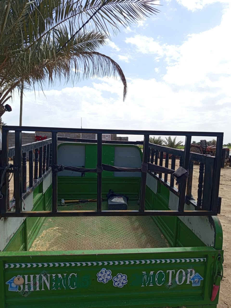 سلام عليكم محجر البيع 100وبي مكان الحر  ***********
