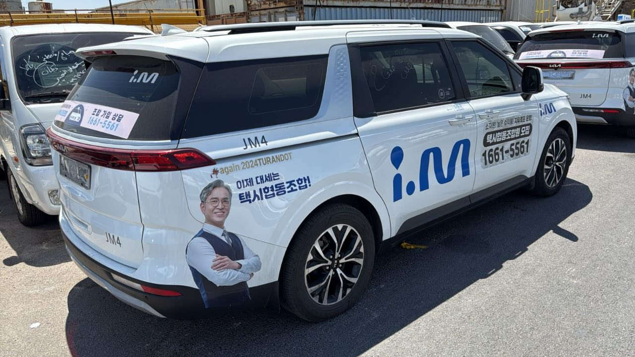 السلام عليكم
كرنفال 2023 كوري بنزين غاز  9راكب 

ستيراد خاص بسمي

1- تحكم بالستيرن

2- حساسات امامي خلفي

3- حجم المكينة V6 3500

4-رقم السياره واسط بسمي وتحويل ثاني يوم  مع لوحات 

سياره كل نقص مابيه جاهز  من كلشي تخم تاير جديد بلادي 

عل وضع الشركه 

5- شاشة 

6- كامرات خلفيه 

7- بصمة

8- ويل كب 

9- تشغيل عن بعد

10- بيبان كهربائي

11- لاياتات لد

12- لايت زنون

13- اشاير بالمرأة

14- كشنات جلد بيجي

15- ثلاثة قطع تبريد

16- هيترات بالكشنات حار، بارد

17- هندبريك بصمة

18- شحن وايرليس

19- هيتر بالاستيرن

20- كشنات تدفئه تبريد 

21- مرأة شفط

22- كشن السايق مي مري

23- تحديد مسار

24- نظام قيادة سمارت, سبورت, ايكو، عادي

وبعد بيه موصفات ماشيه شي قليل 

25-السعر 285وبيه مجال حك الجيه السياره جديده كلش وكفاله عامه عل سونار 

مكان السياره واسط _الكوت أو حياكم الله ***********.
