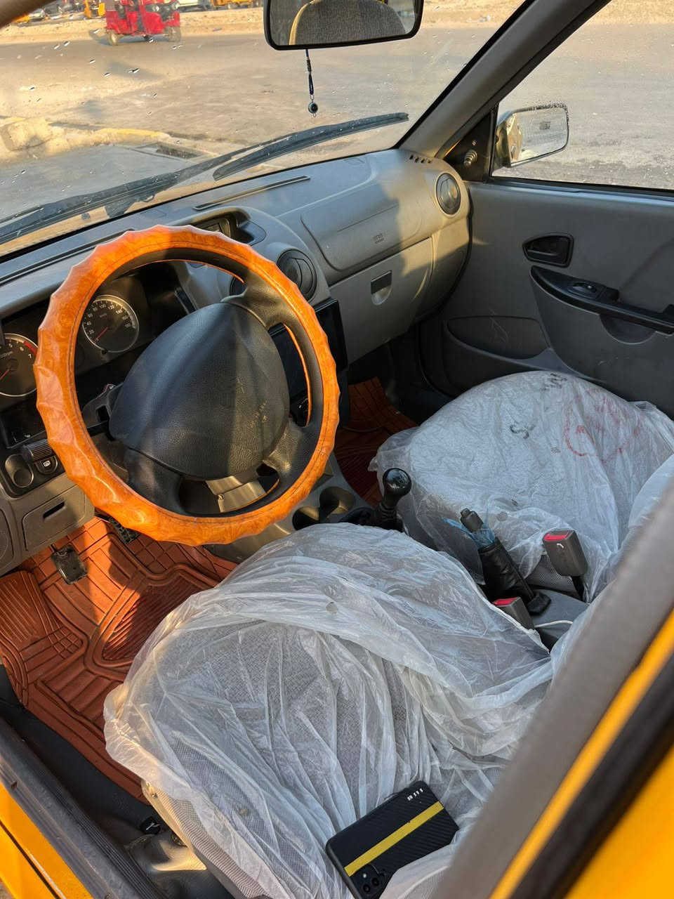 السلام عليكم سايبه موديل 18 كامله سياره جاهزه من كل شيء رقم جديد باسمي سنويه جديده سياره تبريد شغال ما بيها تبديل ولا صبغ مكان الحسينيه قرب مستشفى التركي 45 منظومه الغاز بيها منظومه زنون بيها شاشه وهورن اصلي شادلها *********** ***********
