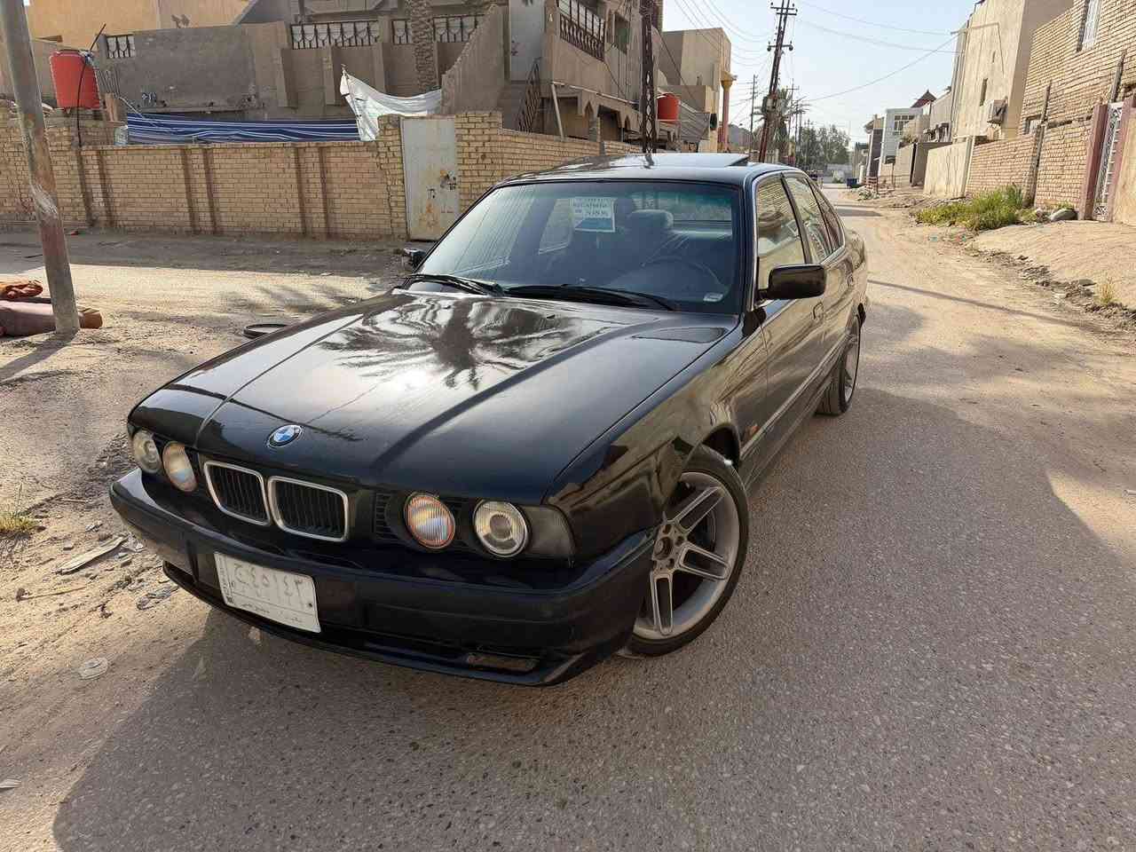 سلام عليكم اخوان ٥٢٥ موديل ٩٣ اصل... مسكر.. فتحة..
مكينه كير حداديه بحاله جيده جدا. َ..
داخل جلد كهرباء.. دبل ارباك...
كت ام... دعاميات ودوس...
ويل ميمو اصلي. إيطالي..
منضومه تبريد جاهزة 
مصبوغه للجماليه فقط...
بدون اي ضربه او حادث....
سياره جاهزه من كلشي وبلحقيقه احلا من صور
سنويه لل٢٨...
رقم بغداد تحويل ثاني يوم.
*********** مكانهه حله...
للبيع وني الممنون
