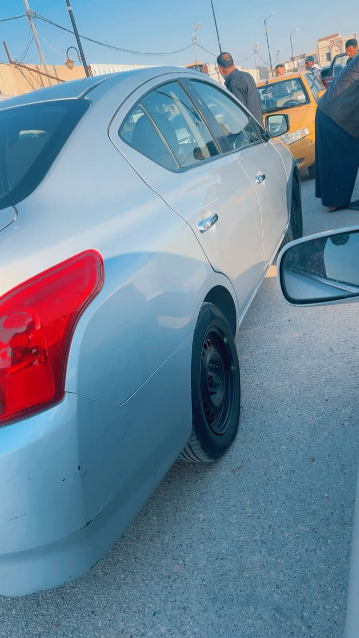 السلام عليكمً لبيع او مراوس.موديل ١٩ وارد امريكي
حادث جاملغ وبنيد والباب السايق بي صبغ 
رقمً واسط كير مكينه مكفول 
حداديه امامي وخلفي جديد كلش ناعمه 
تخم تاير جديد 
السياره جاهزه للاخير رقم واسط 
موجوده بلكوت مركز مدينه 
السعر ٩٨ وبيه مجال للاستفسار 
الاتصال ع الرقم ***********
