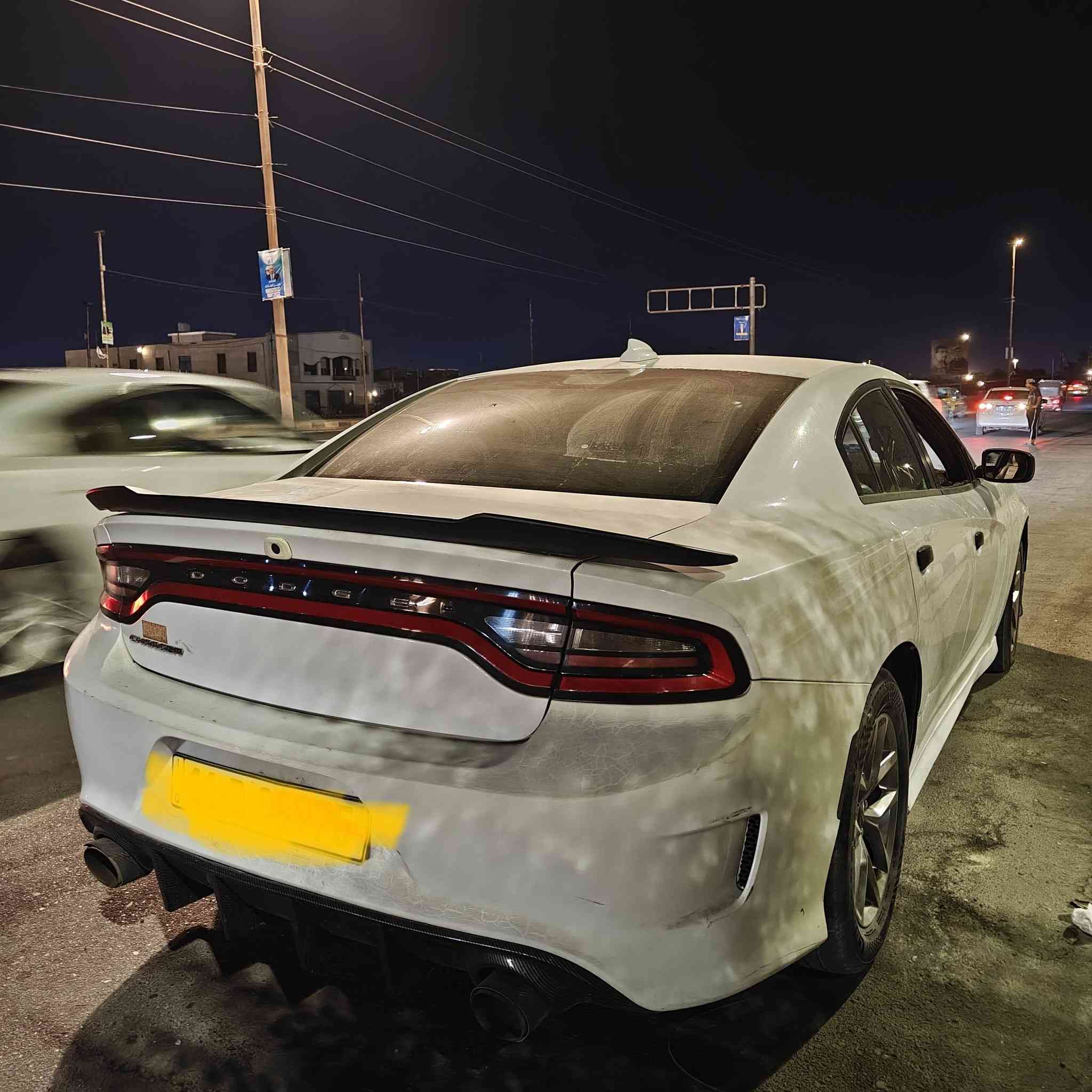 للبيع جارجر 17 كندي مابيها حادث فقط صاحبها الأصلي محدثها SRT يعني مبدل بيها بنيد ودعاميات  رقمها بغداد بأسمي مكاني العمارة .. ملاحظة الباب الخلفي بي كم شخط اني عندي شخطتها بالصعده مال بيتنا سيارة نظيفة تجي وتشوف بعينك ***********
