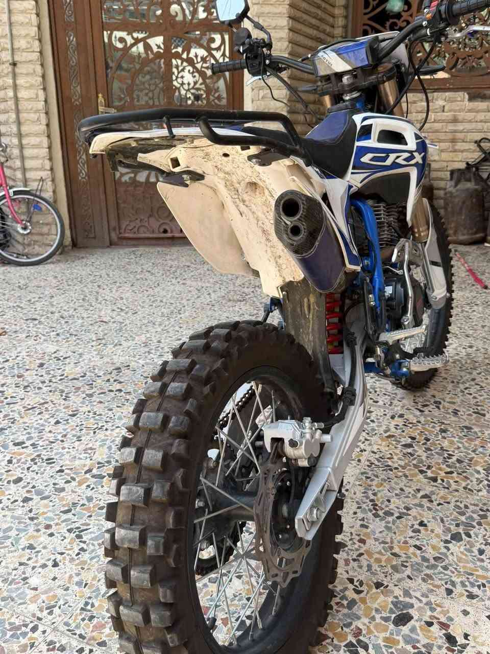 سلام عليكم قفاز CRX حجم 350  موديل 2025 دراجة نضيفه شلعه ومعدل عقل رياضي صالنصه رياضي كاربون سعر مليون 500 مكاني بغداد الكرخ *********** مكلف بنشر
