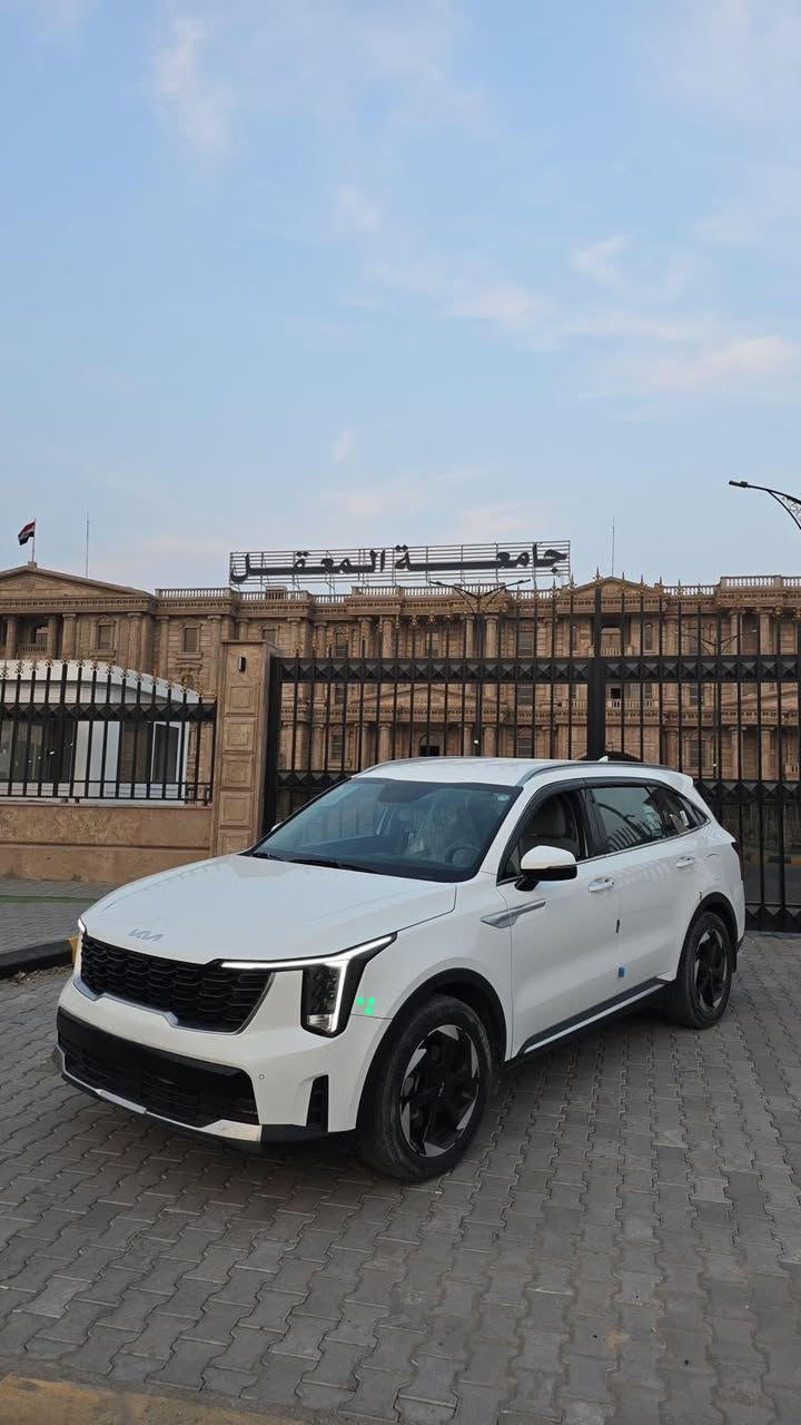 السلام عليكم
كيا سورينتو (للبيع) 
موديل 2024 
ماشيه 48 الف 

_____________

المواصفات 

الكشنات كهربائية
 
الكير ماوس وشفتات بالإستيرن 

الشاشه دجتل 

حساسات امامية وخلفية 

الهاند بريك دكمة

اوتو هولد 

بصمة +تشغيل عن بعد 

6 سلندر 3500

واير لس

كار بلاي 

لد على طول دشبول السيارة 

شاشة اكترونية + كامرة

تبريد خلفي (قطعتين)

دشبول اكتروني متصل شاشة كاملة 

7 راكب  

وتحكم ستيرن بالجهتين 
____________________
الضرر 
ربع صندوق تحت الرقم صبغ 
چاملغ الأيمن الخلفي(ربع ) صبغ ومعجون خفيف .

الجاملغ الأيمن شبر بارد وصبغ

الچاملغ الأيسر ضفر بارد 

هذا فقط ضررها 

السيارة سعرها 300 وبيها مجال للشراي وحك الجية رقم النقال ***********
